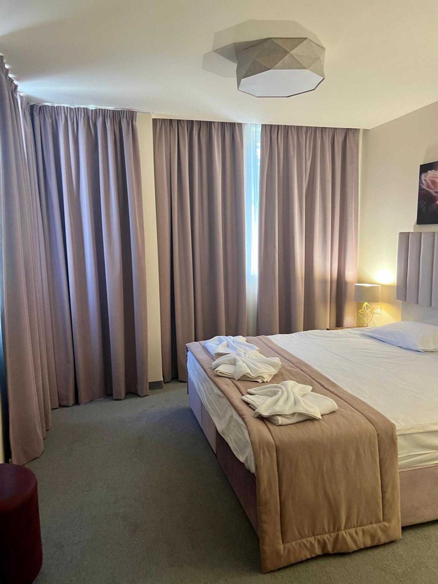 Floral Boutique Hotel Pleven Eksteriør bilde